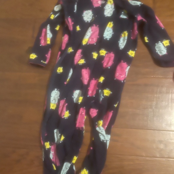 2T girls one piece fleece footie pajamas barely worn  (set of 4) - Picture 3 of 5